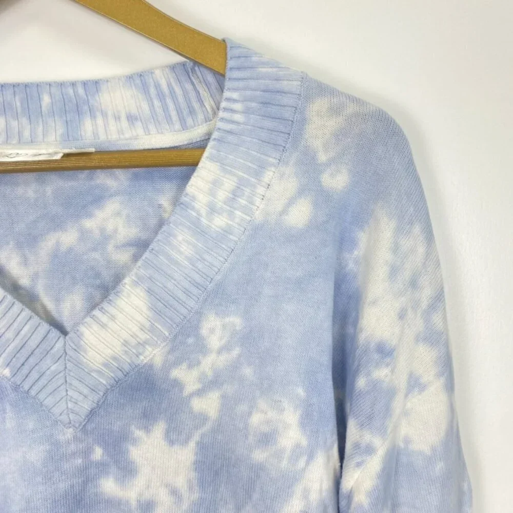 RD Style Blue and White Tie Dye V neck Swe…